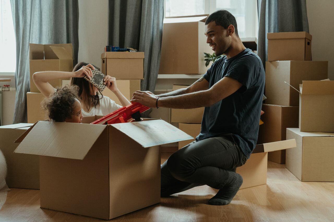 Pacific Crest Movers Vancouver local moving crew and truck