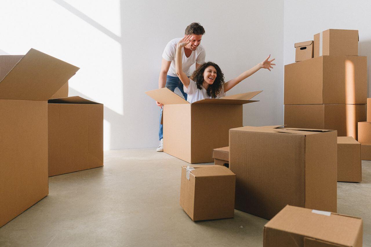 Pacific Crest Movers long distance moving truck in Surrey BC